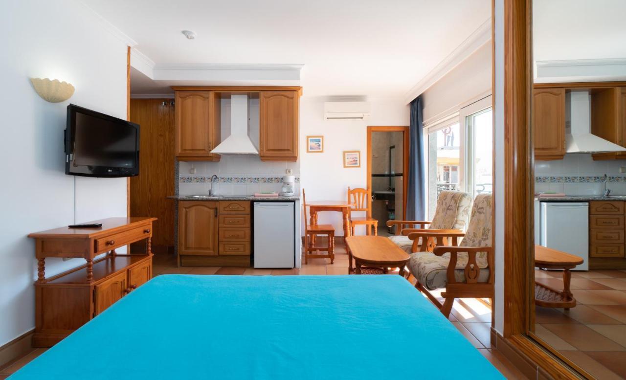 Apartamentos Leonor Carihuela トレモリノス エクステリア 写真