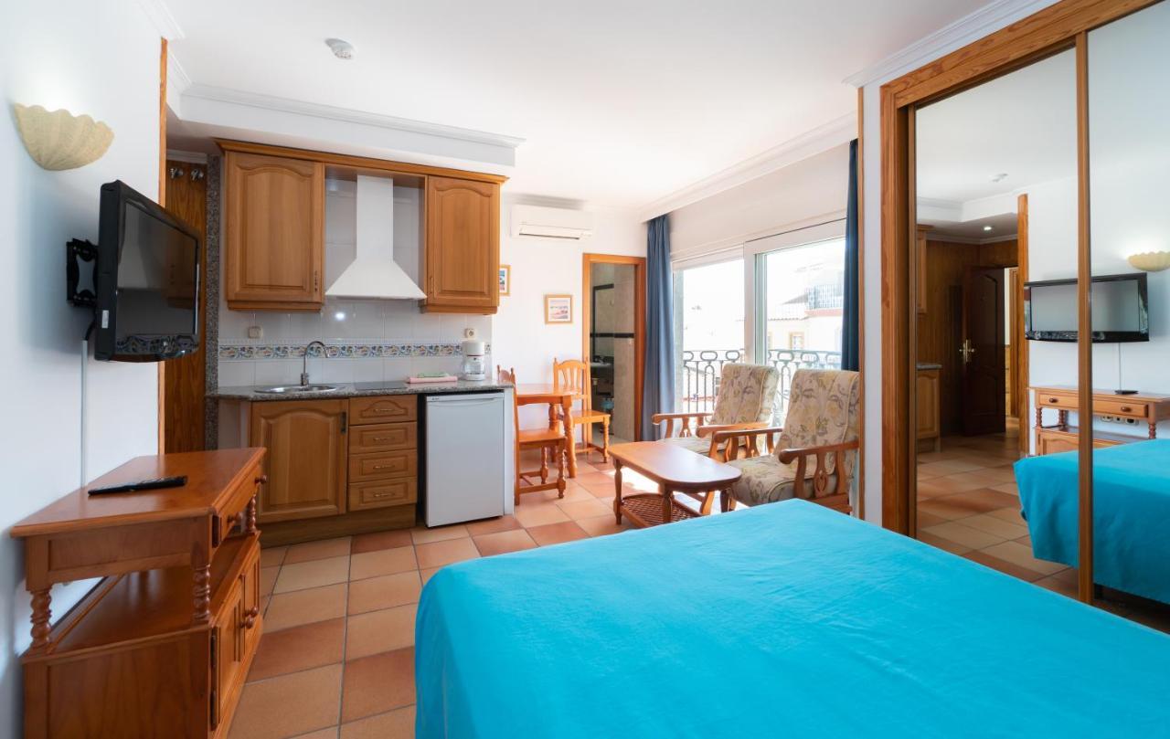Apartamentos Leonor Carihuela トレモリノス エクステリア 写真