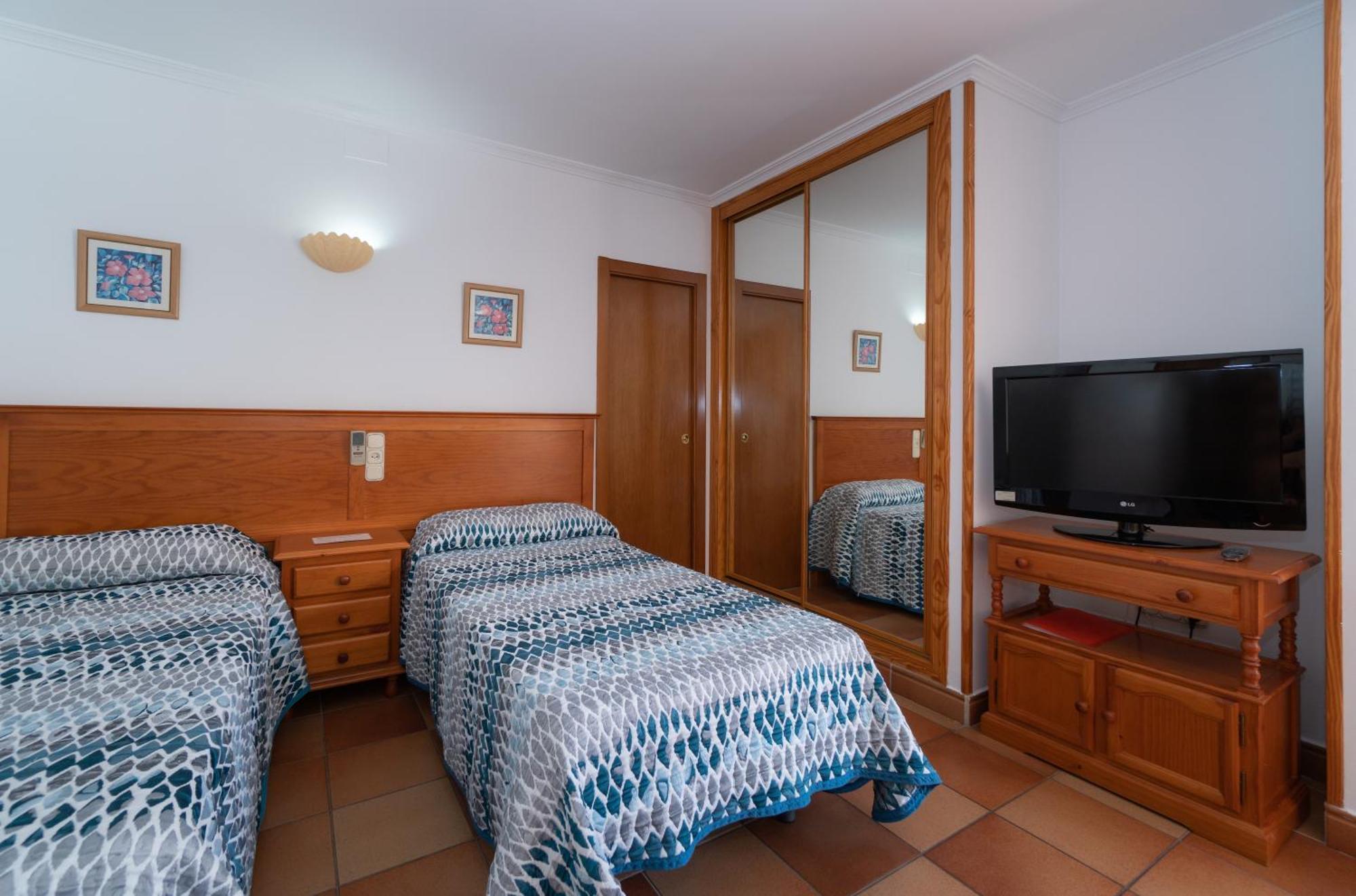 Apartamentos Leonor Carihuela トレモリノス 部屋 写真