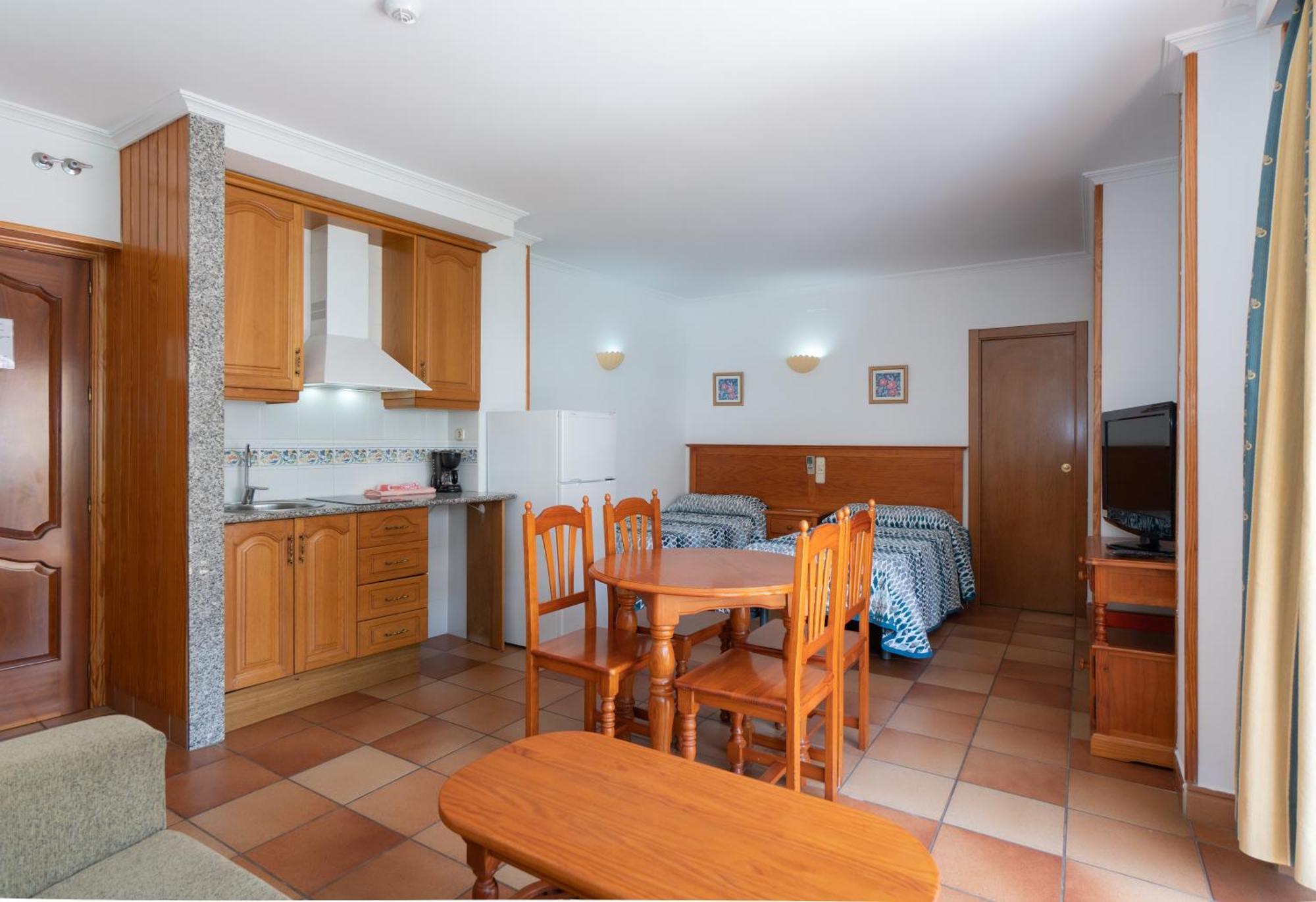 Apartamentos Leonor Carihuela トレモリノス 部屋 写真