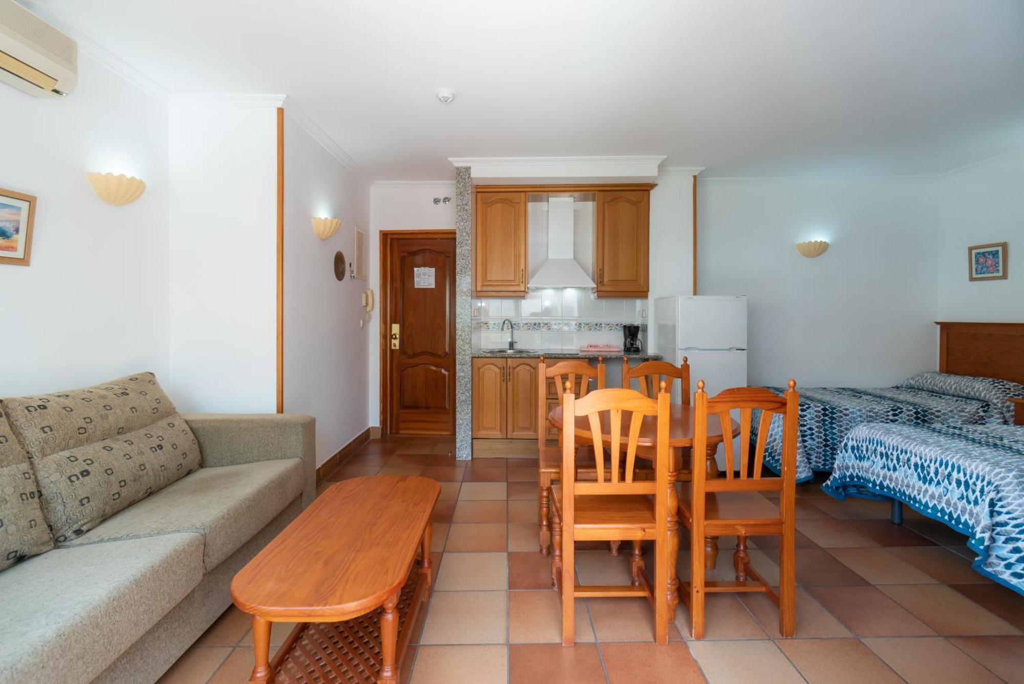 Apartamentos Leonor Carihuela トレモリノス 部屋 写真